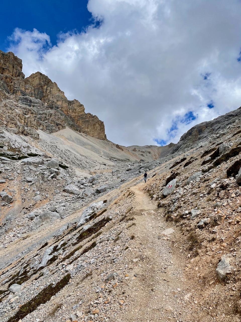 Abstieg durch das Val Medesc