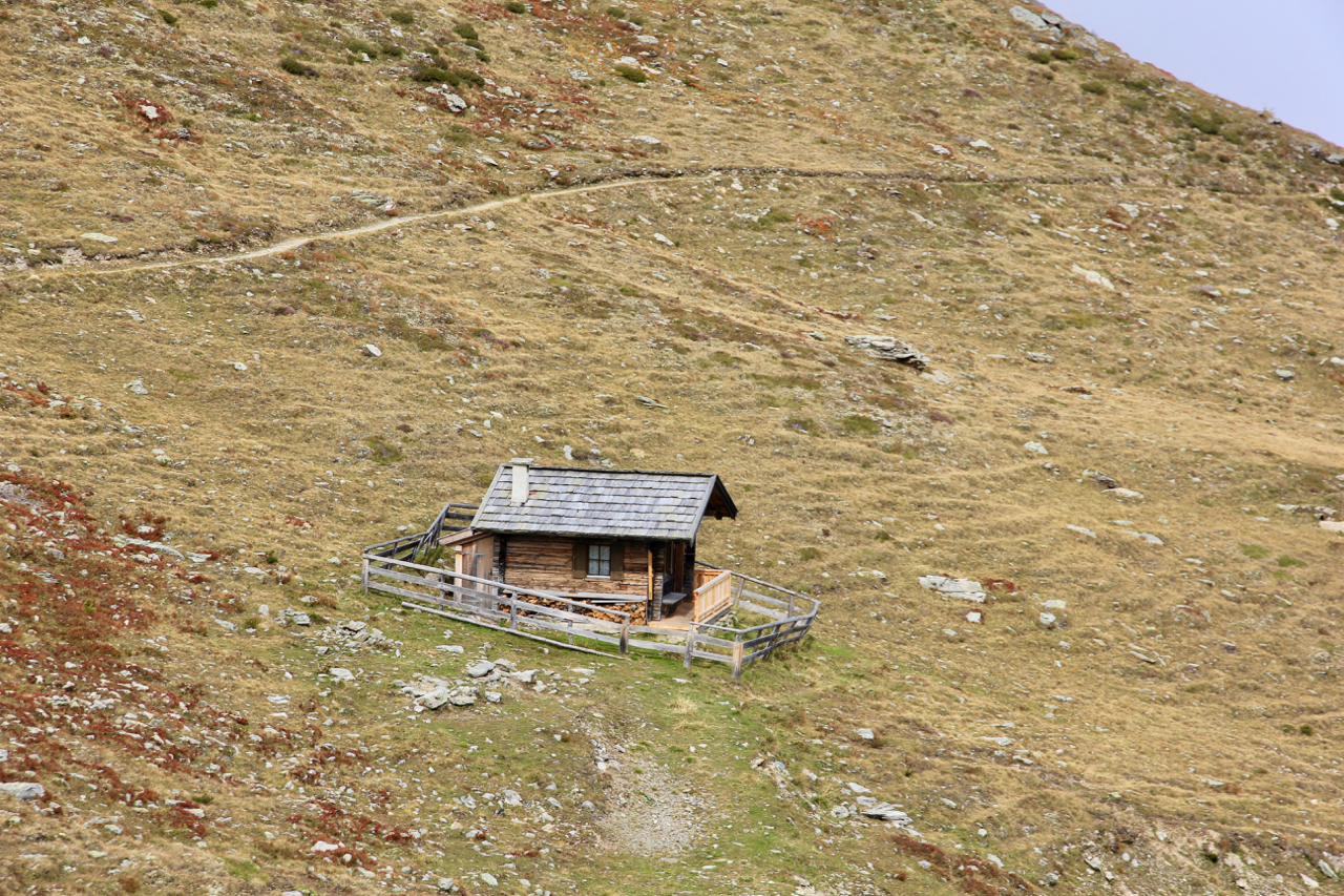Einsame Hütte am Wegesrand